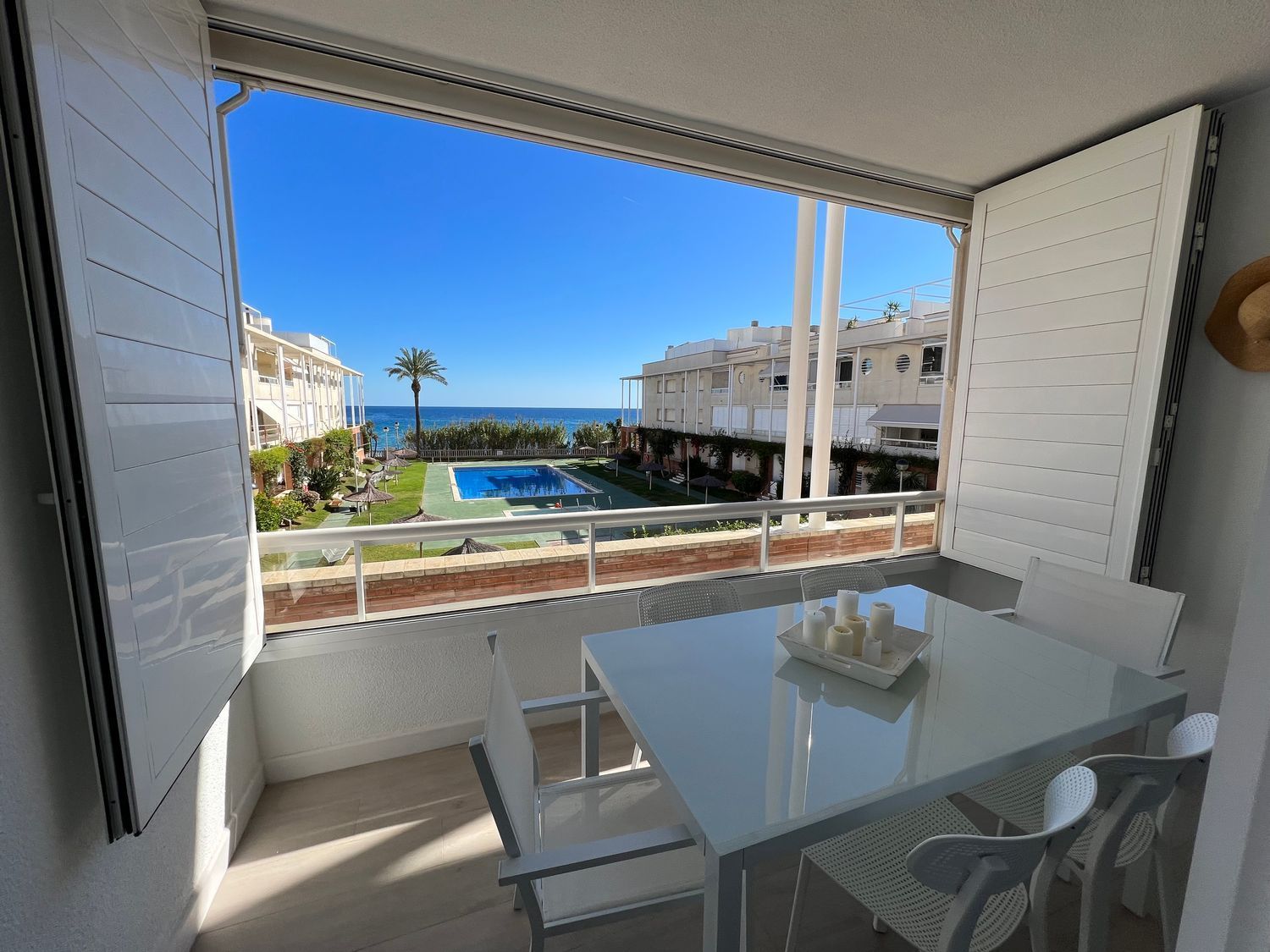 Apartment for sale on the seafront in Passeig Marítim de Masia Blanca, in Coma-Ruga