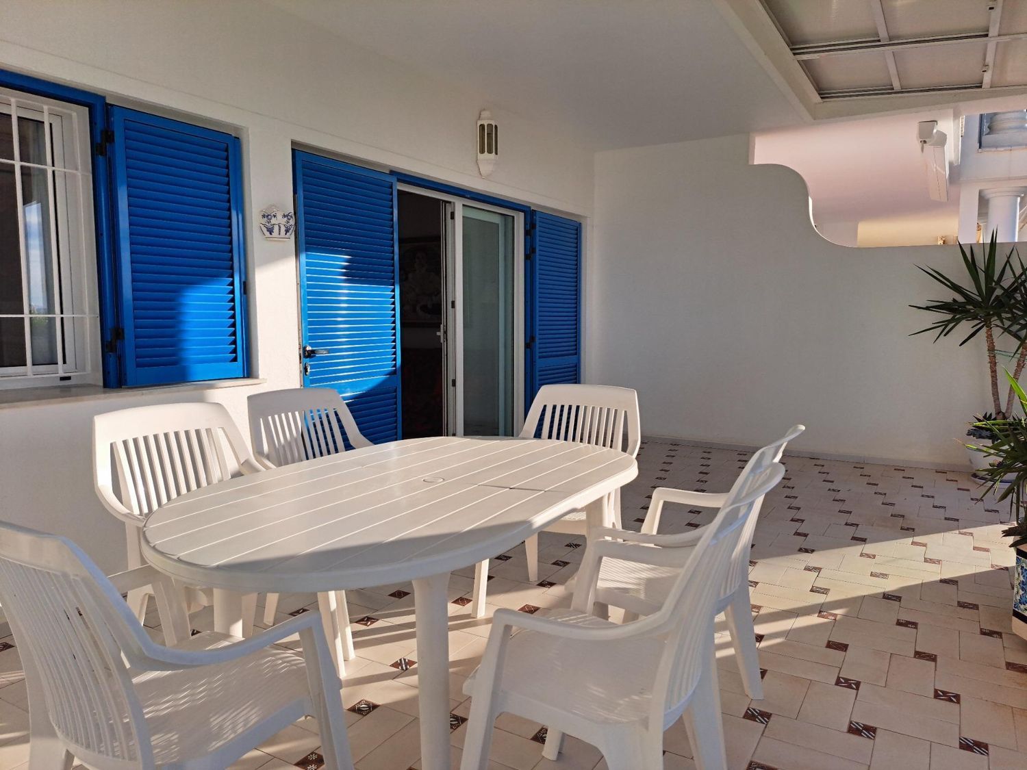 Planta baja en venta en primera línea de mar en Dénia