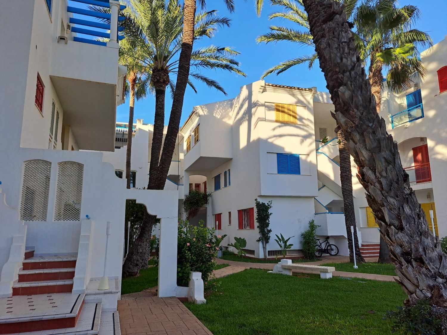 Planta baja en venta en primera línea de mar en Dénia