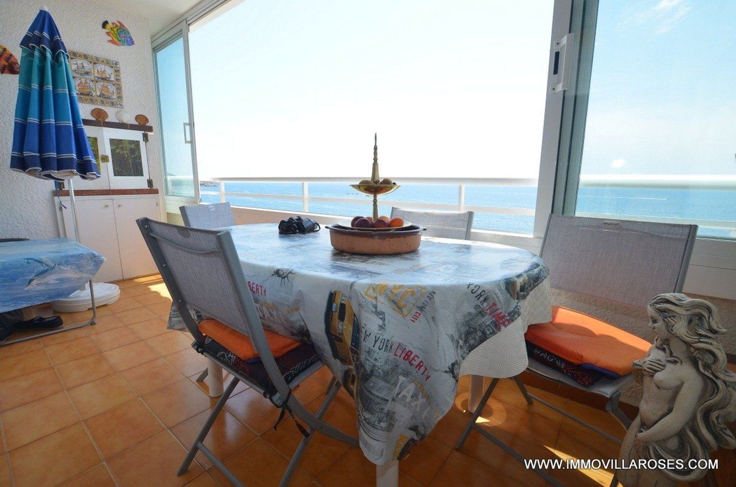 Apartment for sale on the seafront in the Canyelles Petites area, in Roses
