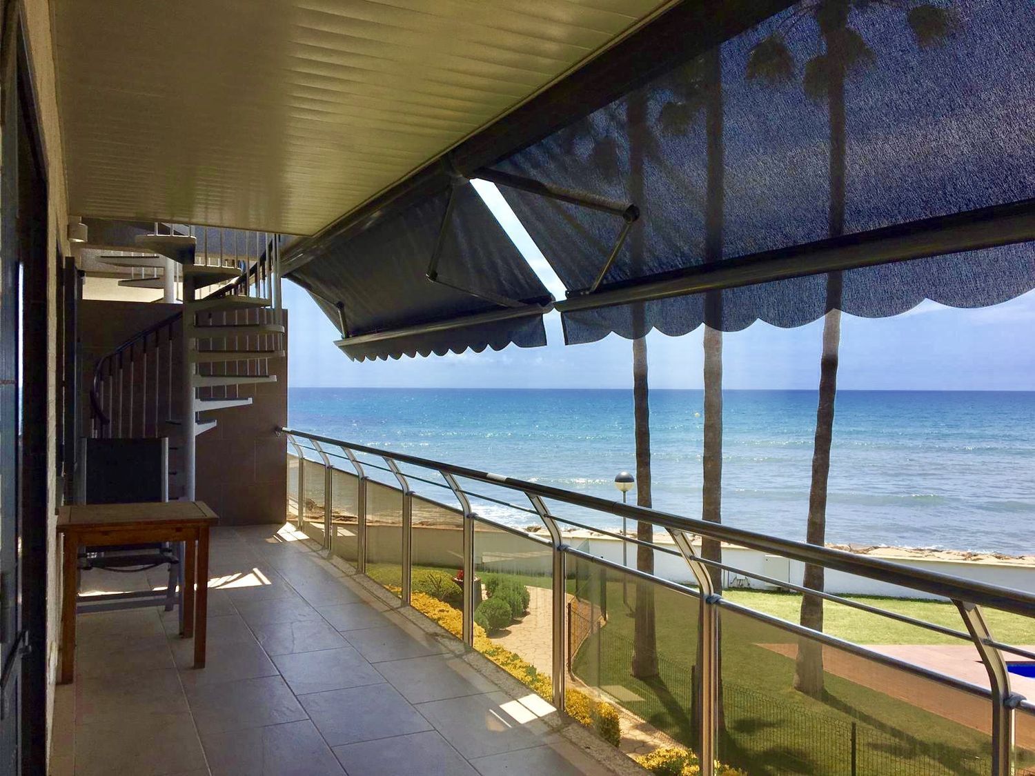 Penthouse for sale on the seafront on Carrer del Pi de Baltasar, in Miami Playa