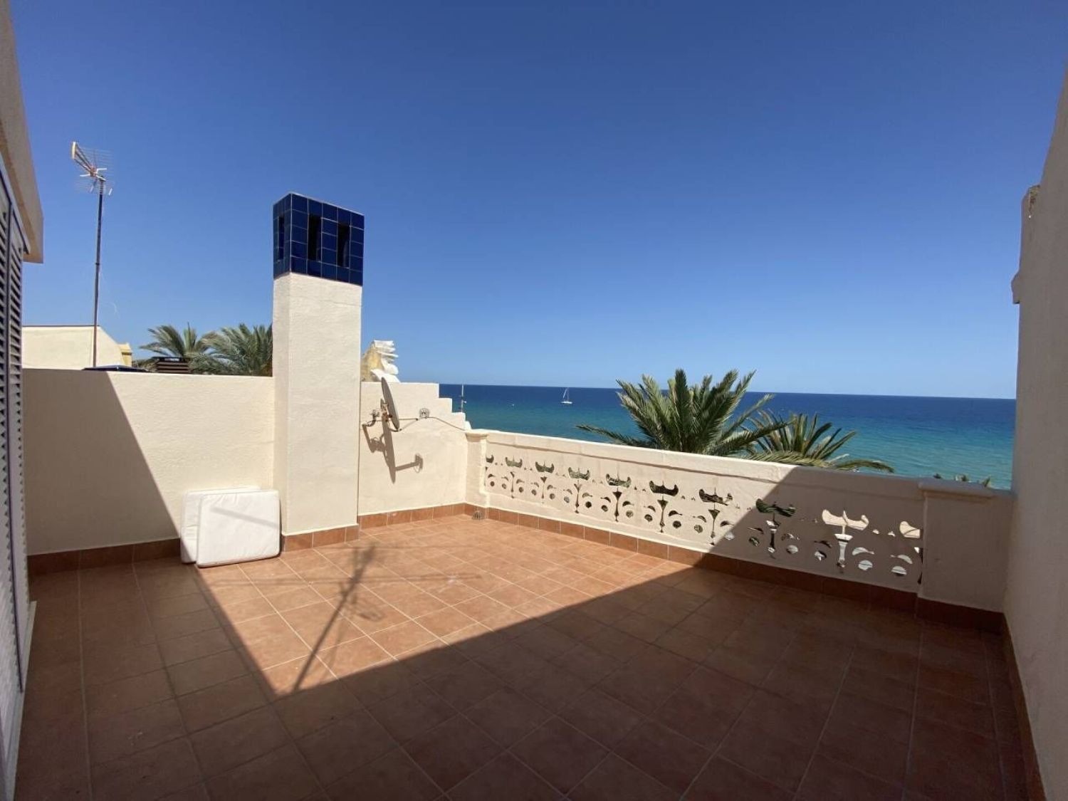 House for sale on the seafront in Badalona