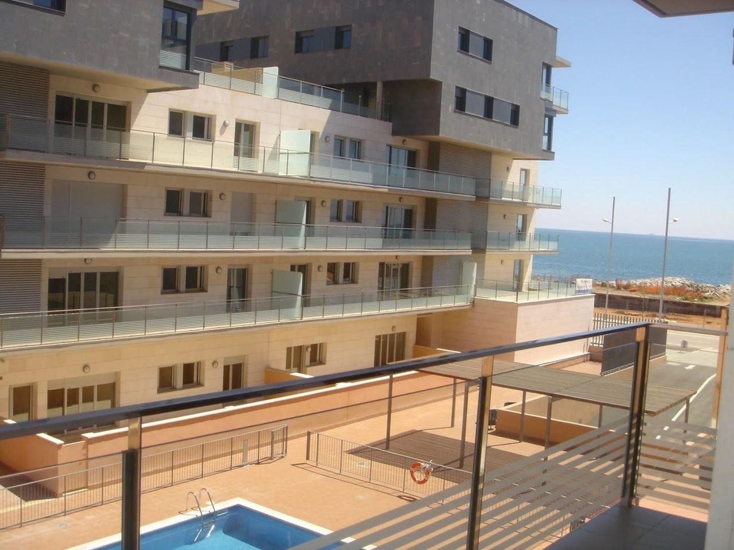 Vende-se apartamento à beira-mar na passagem Mar d'Alborán, em Badalona