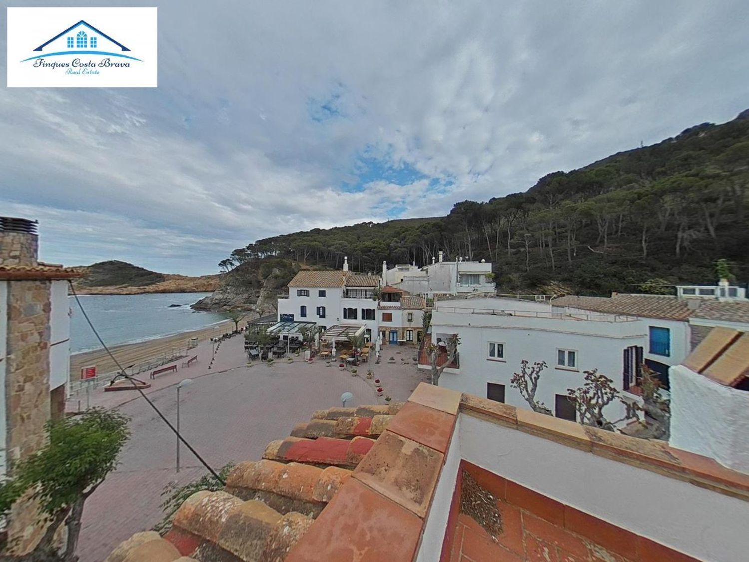 Semi-detached house for sale, on the seafront in PAseo de L´ancora, in Begur