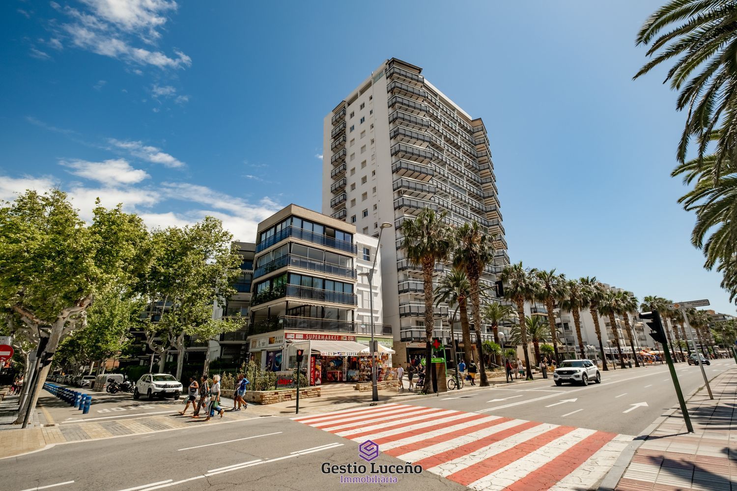 Seafront penthouse in Calle Lleida in Playa de Levante, Salou