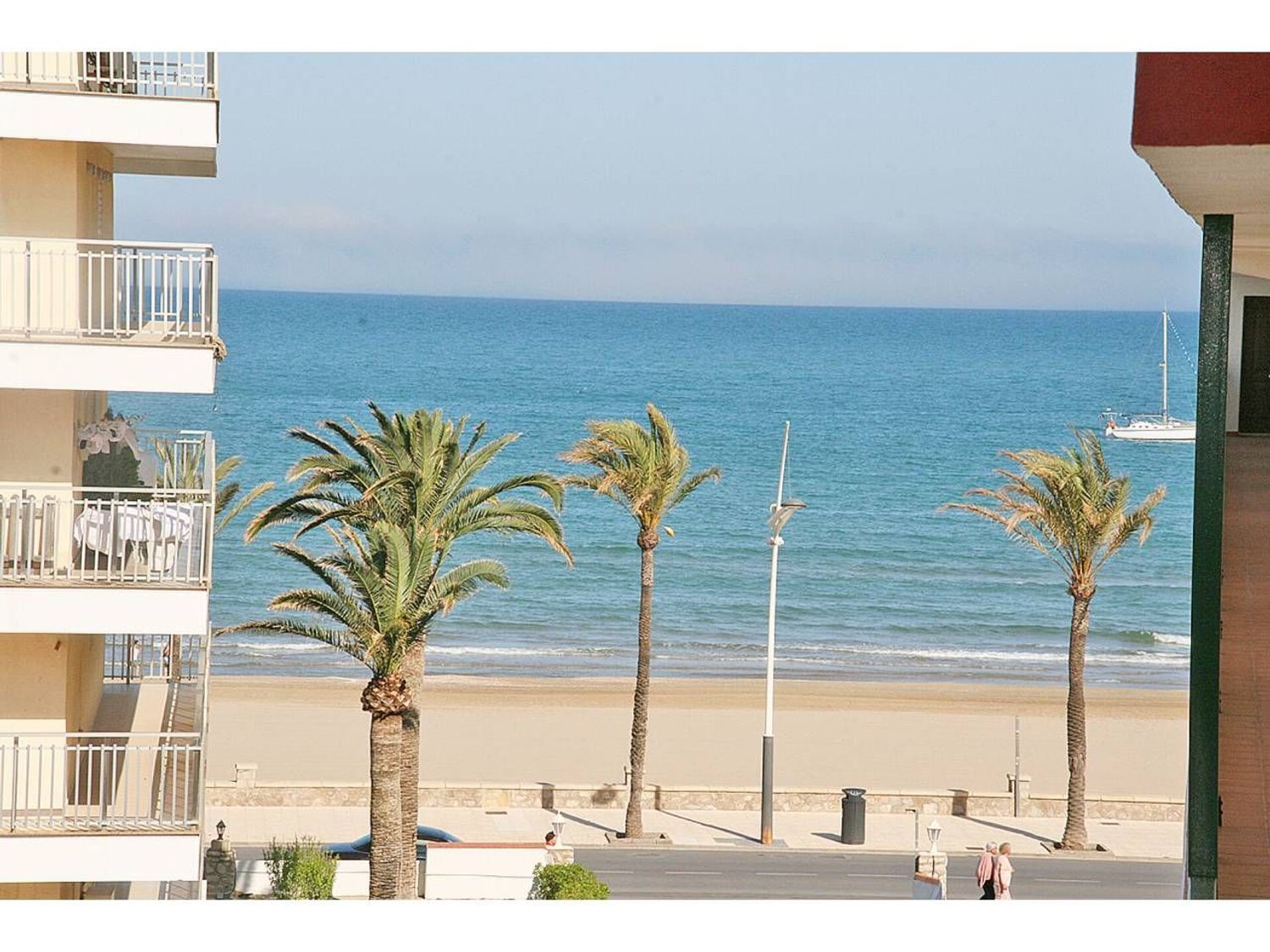 Apartment for sale, in first line of sea in Avenida Papa Luna, in Peñiscola.