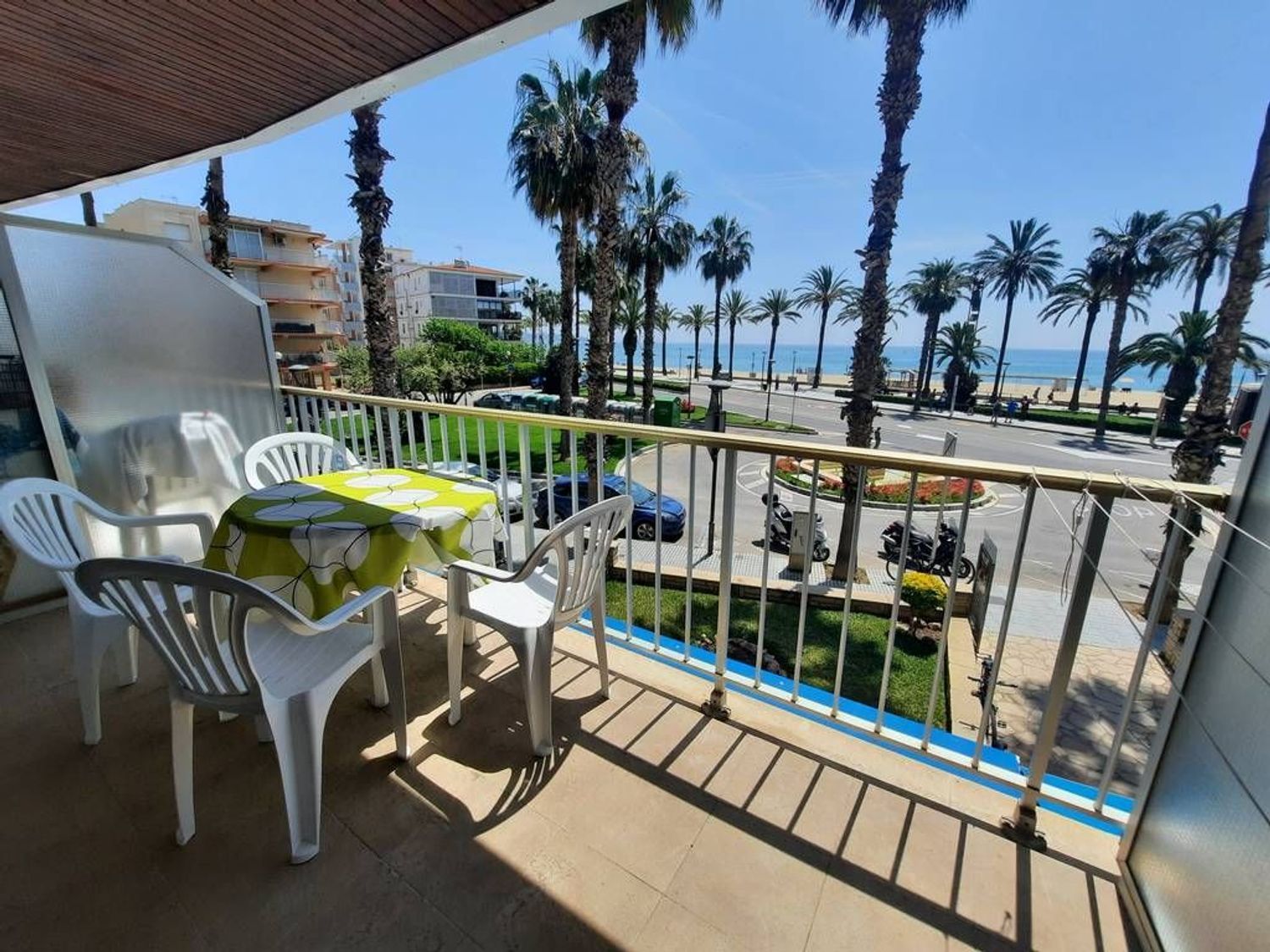 Apartment for sale, in first line of sea in Plaza de Venus, in Salou