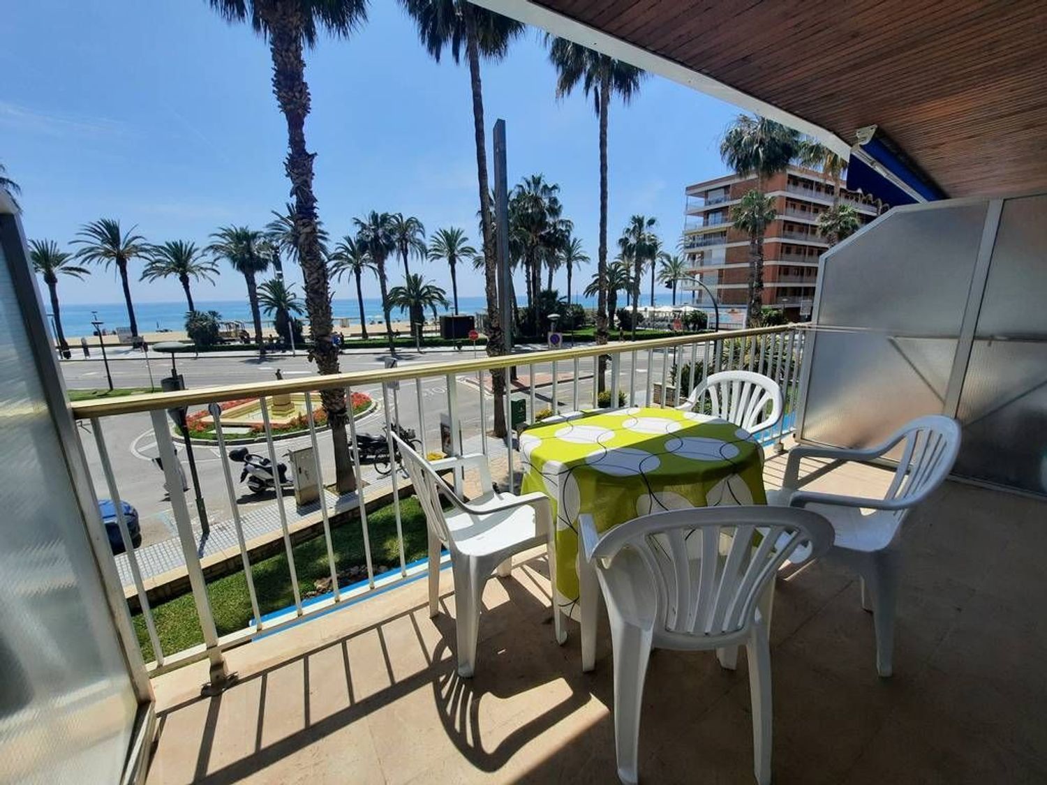 Apartment for sale, in first line of sea in Plaza de Venus, in Salou