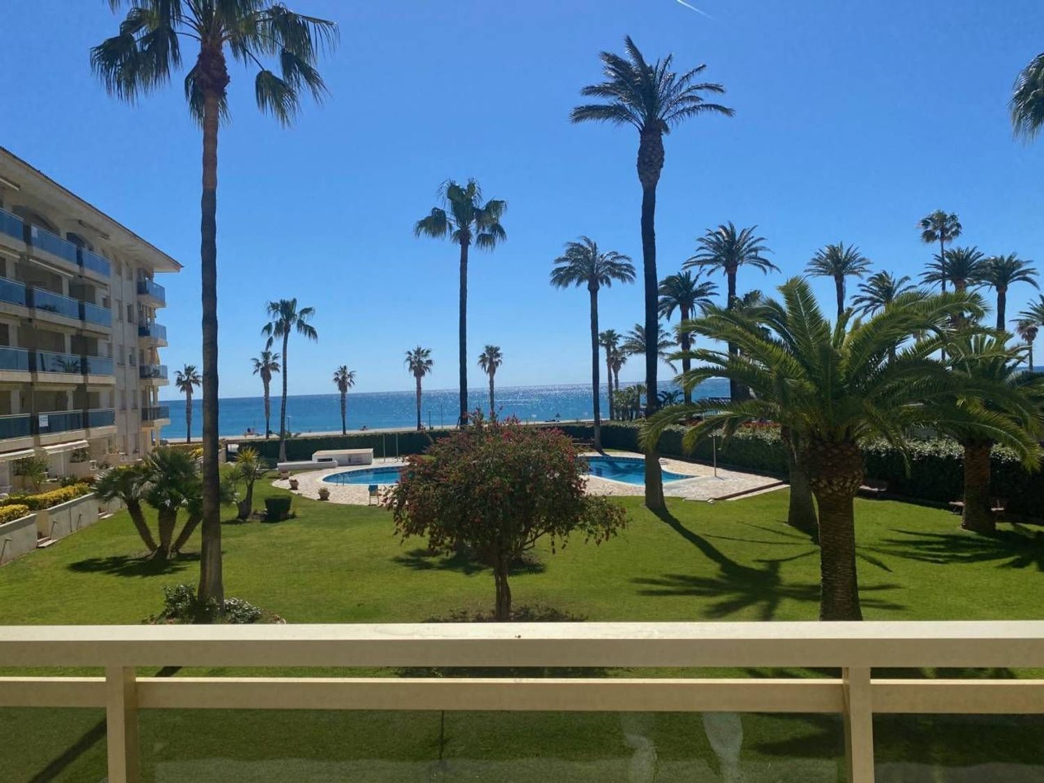 Apartment for sale, in first line of sea in Pino Alto neighborhood, in Mont-Roig del Camp