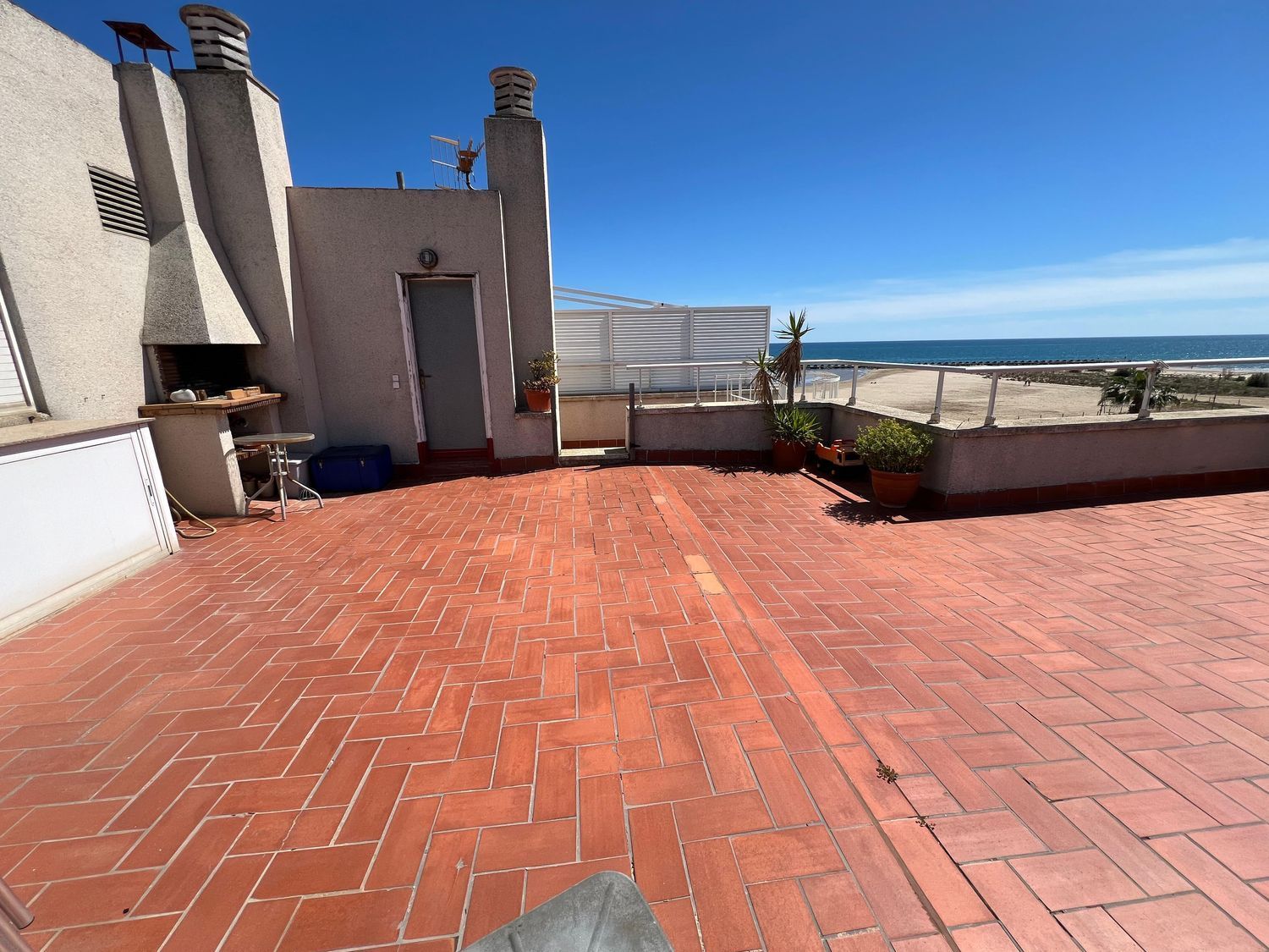 Penthouse for sale, in first line of sea in Avenida de Tarragona. in Cunit