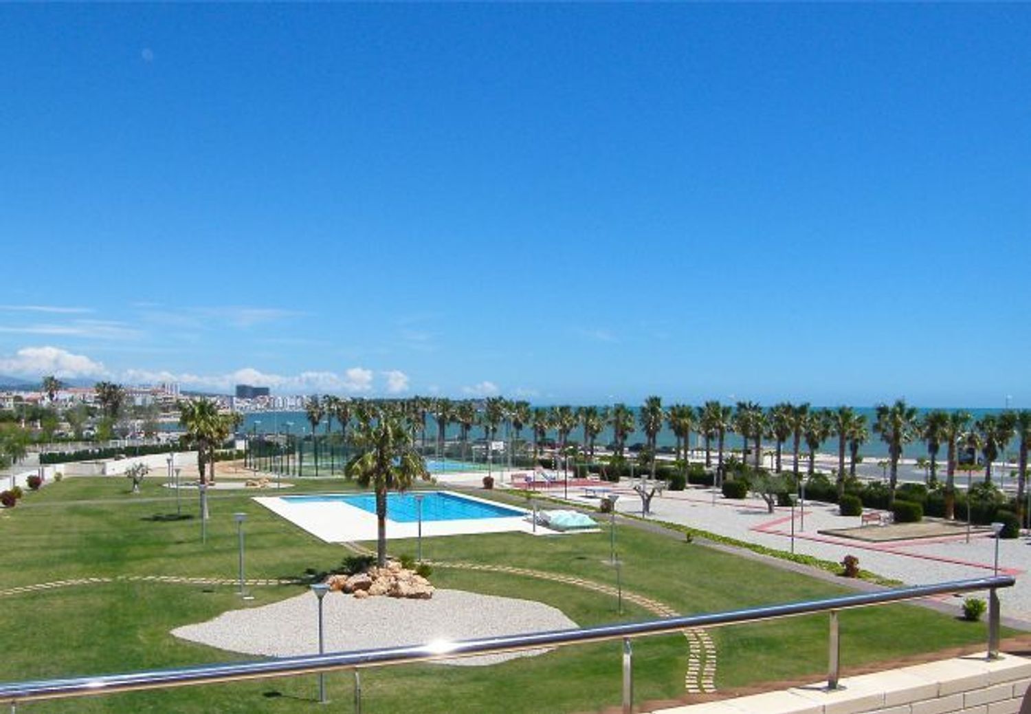 Xalet adossat en venda, a primera línia de mar a Calle terra alta, a L´Ampolla.