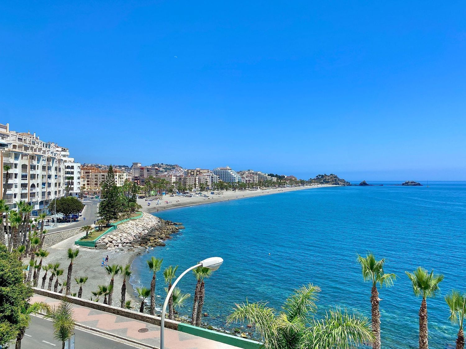 Apartment for sale, in first line of sea in Playa de la china, in Almuñécar.