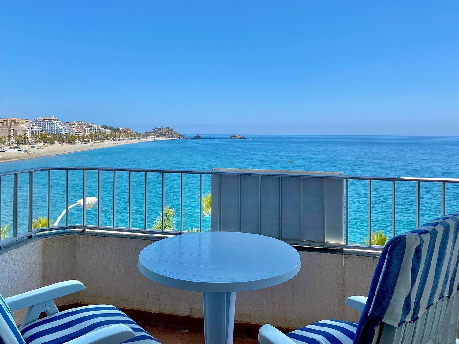 Apartment for sale, in first line of sea in Playa de la china, in Almuñécar.