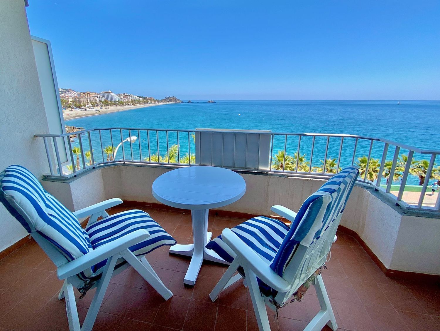 Apartment for sale, in first line of sea in Playa de la china, in Almuñécar.