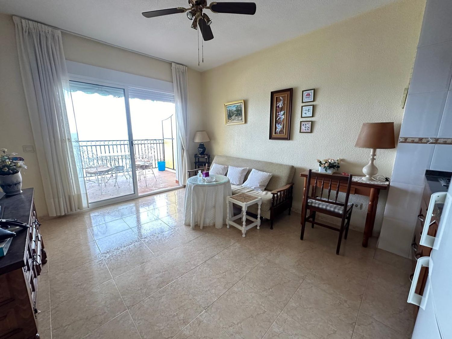 Apartment for sale, in first line of sea in Paseo de Velilla, in Almuñecar.