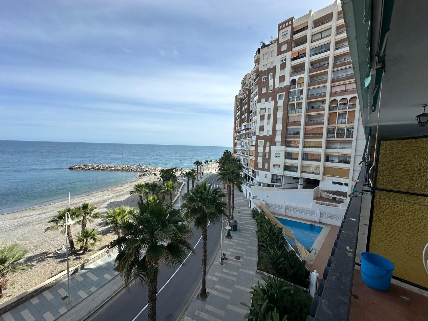 Apartment for sale, in first line of sea in Paseo de Velilla, in Almuñecar.