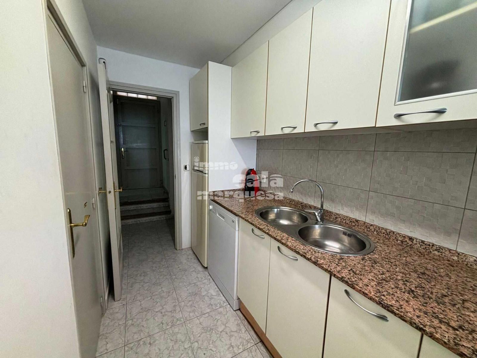 Apartamento à venda, em frente ao mar na praia de Port Bo, em Calella de Palafrugell.