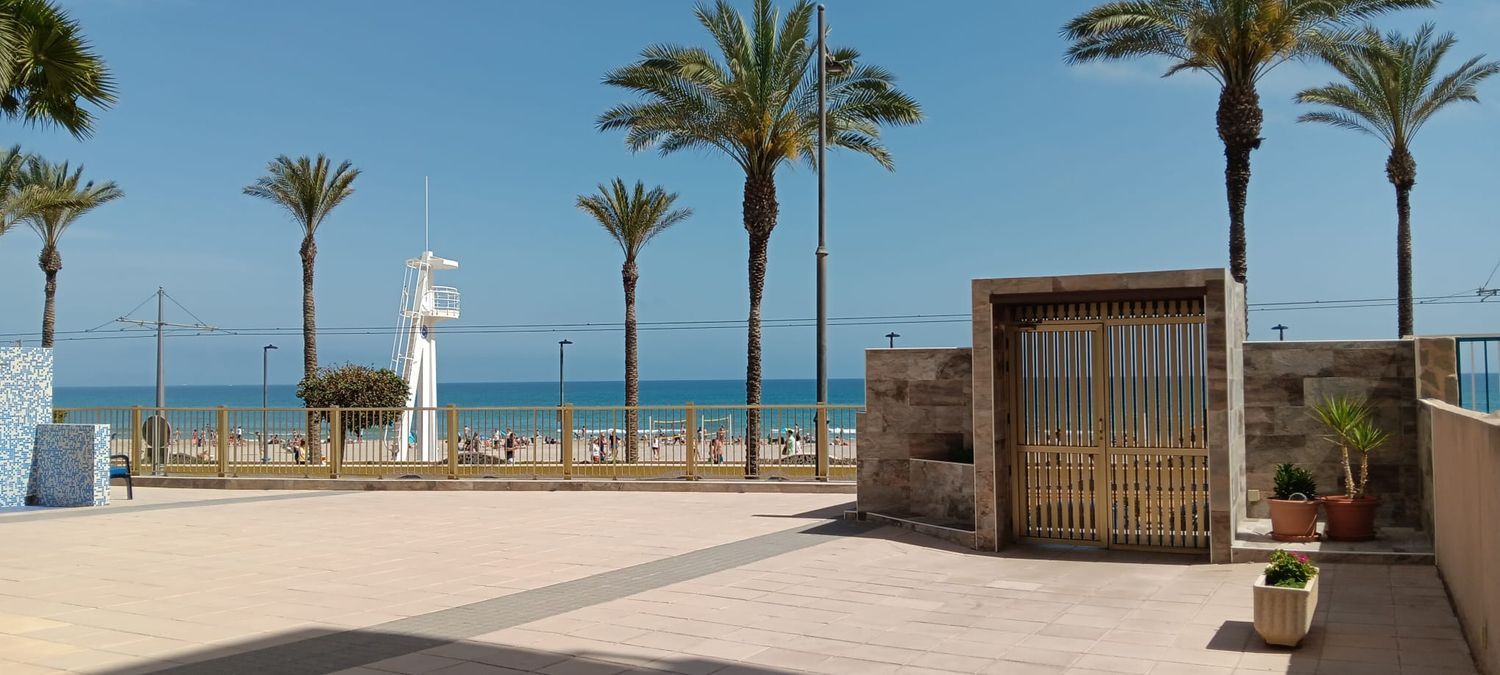 Apartment for sale, in first line of sea in Avenida Jaime, in El Campello.