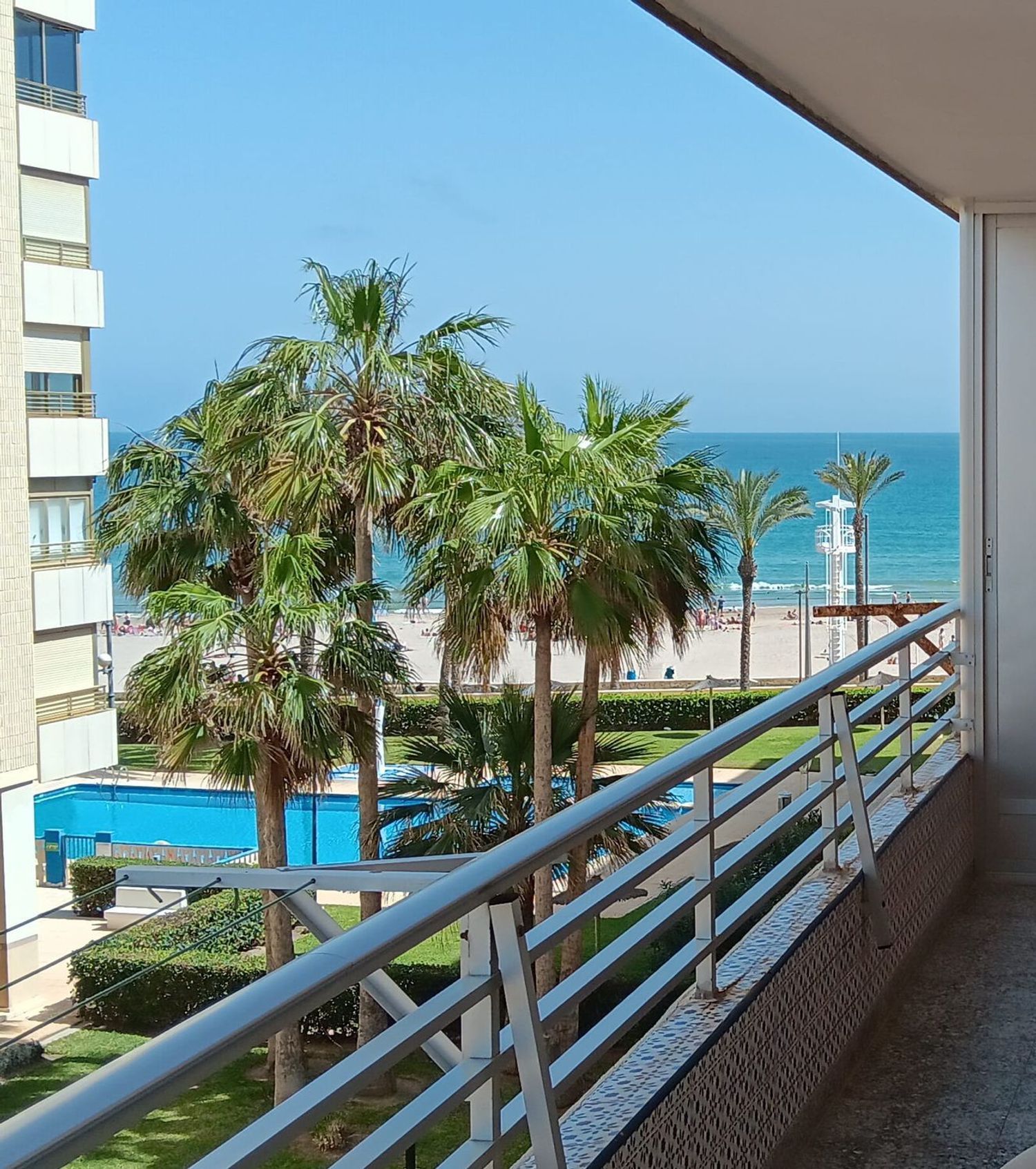 Apartment for sale, in first line of sea in Avenida Jaime, in El Campello.