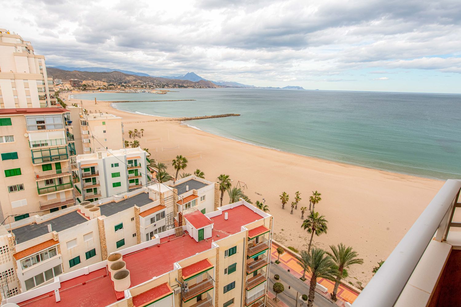 Apartment for sale, in first line of sea in Sant Vicent street, in El Campello.