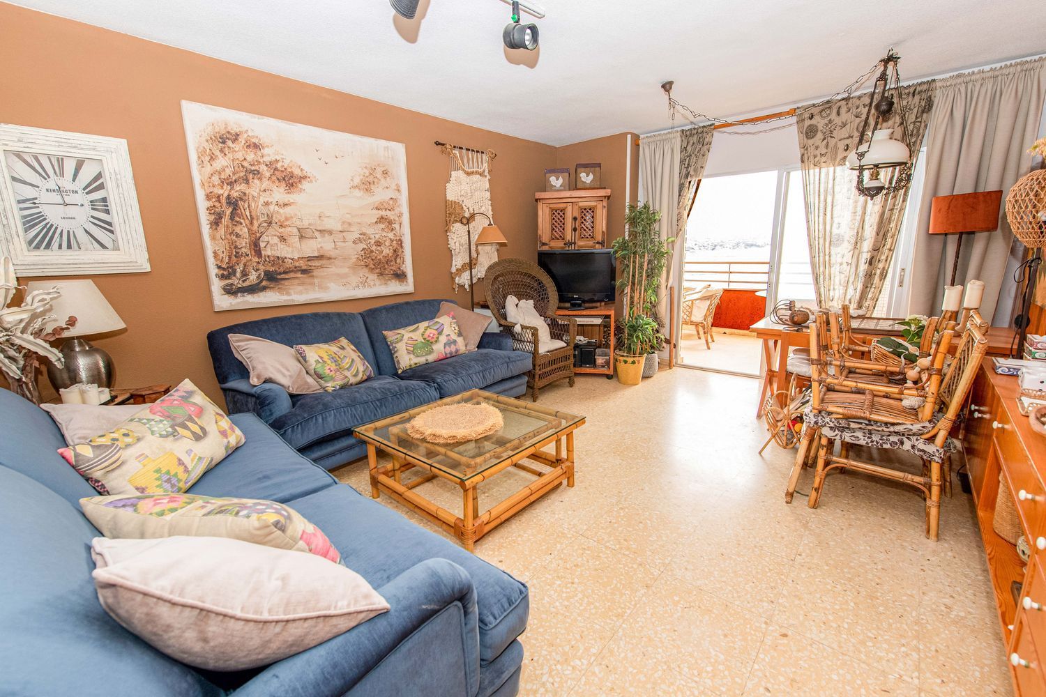 Apartment for sale, in first line of sea in Sant Vicent street, in El Campello.