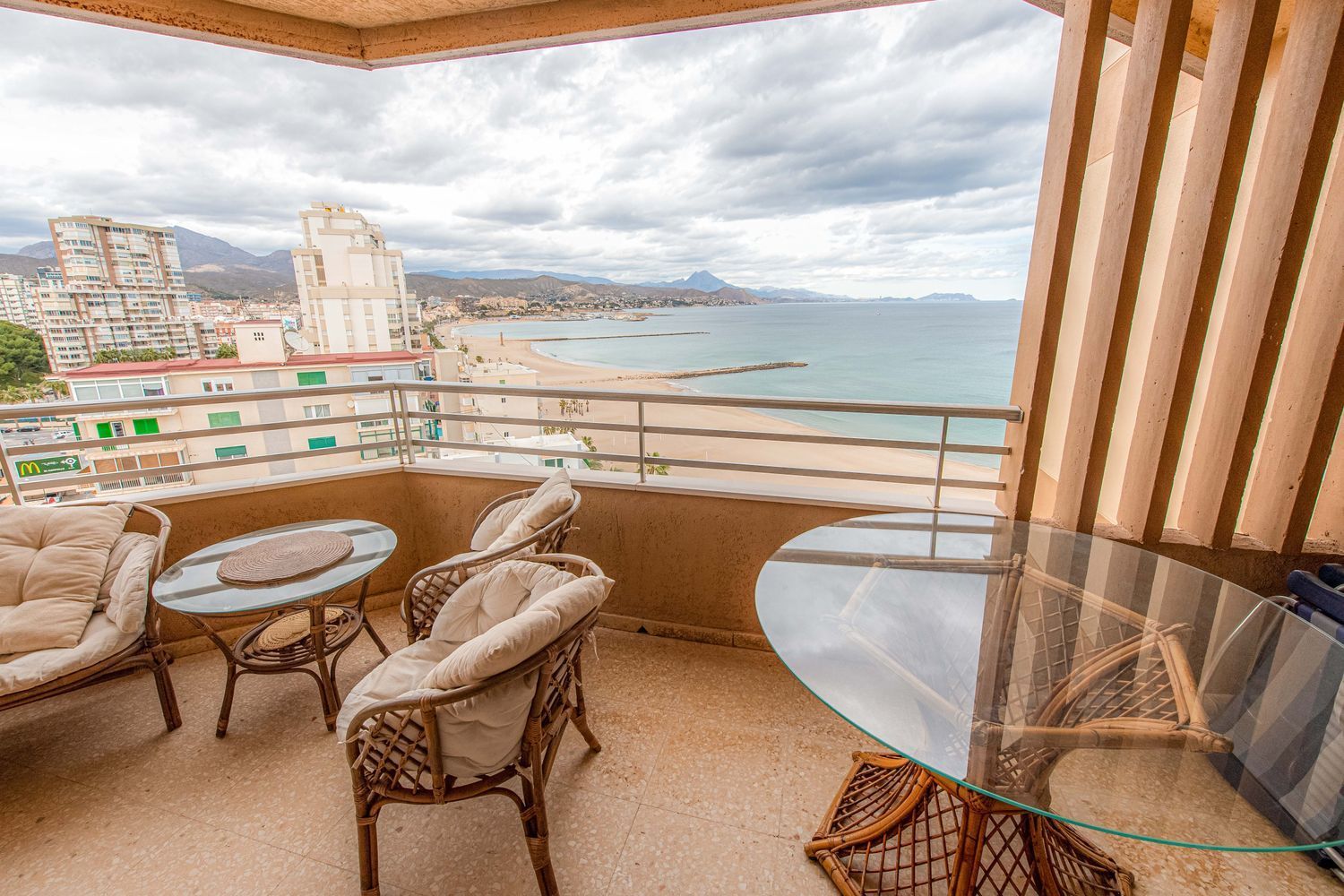 Apartment for sale, in first line of sea in Sant Vicent street, in El Campello.