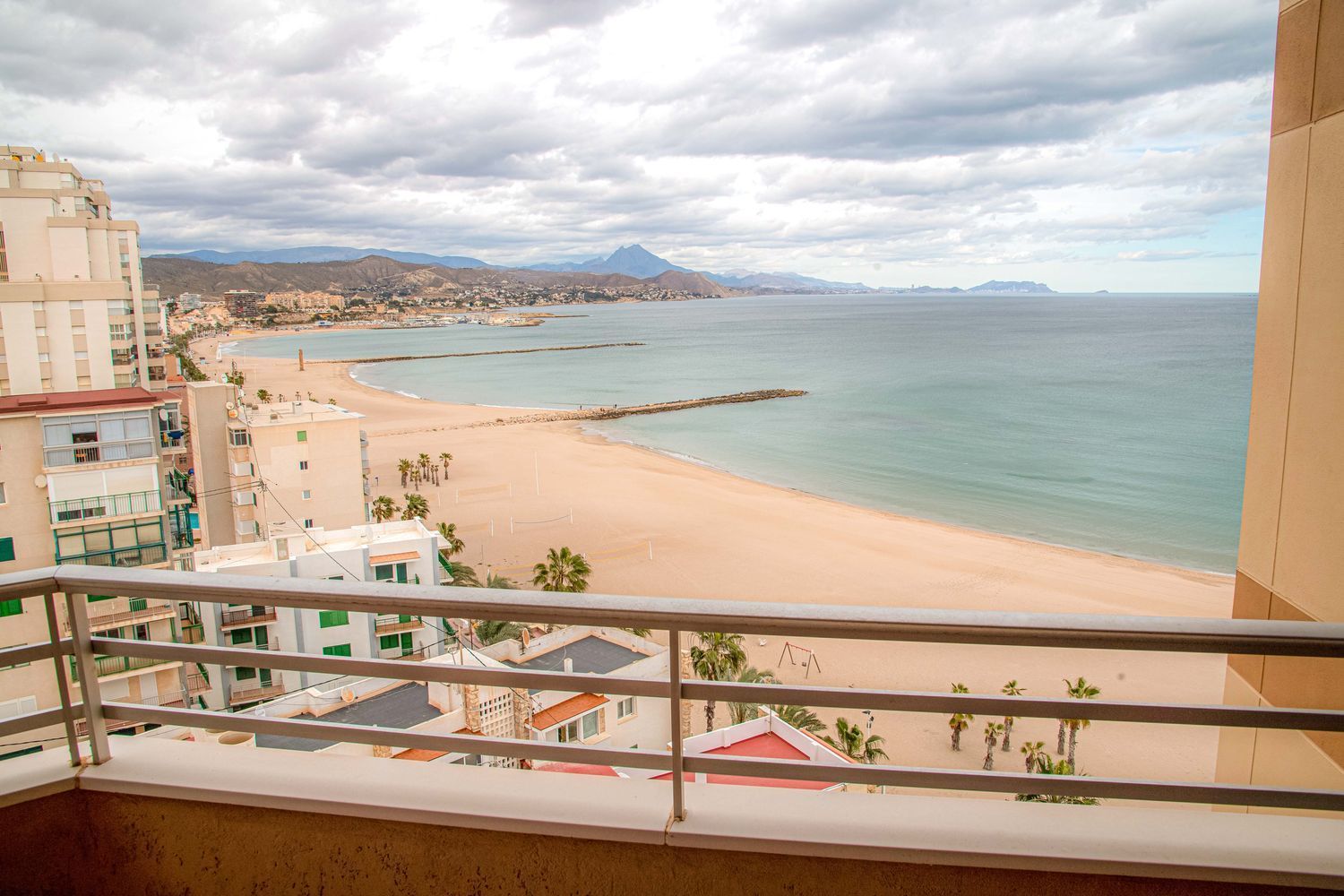 Apartment for sale, in first line of sea in Sant Vicent street, in El Campello.