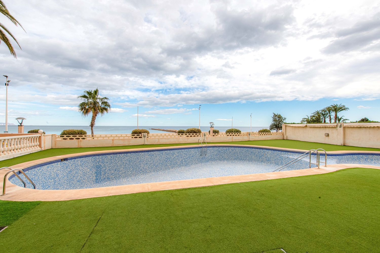 Apartment for sale, in first line of sea in Sant Vicent street, in El Campello.