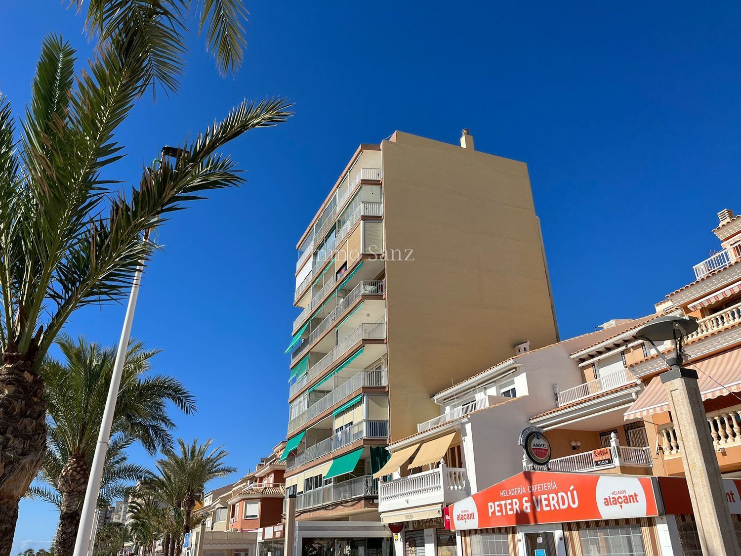 Apartamento para venda, em primeira linha de mar na rua Sant Vicent, em El Campello.