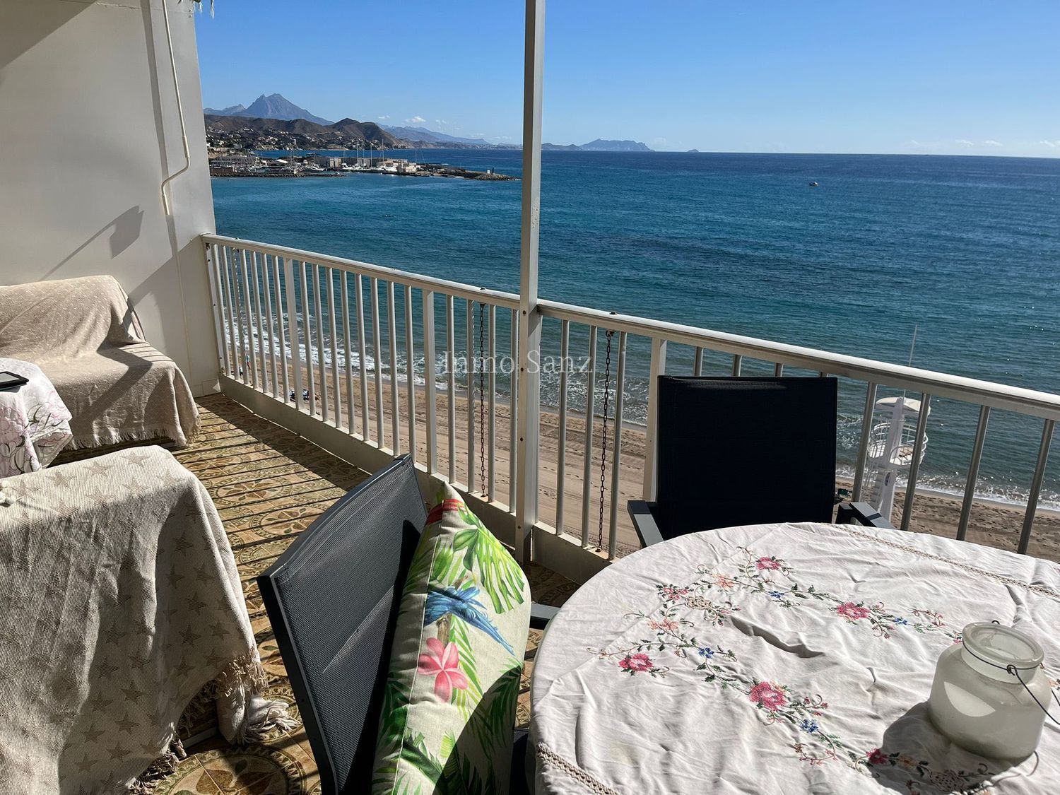 Apartamento para venda, em primeira linha de mar na rua Sant Vicent, em El Campello.