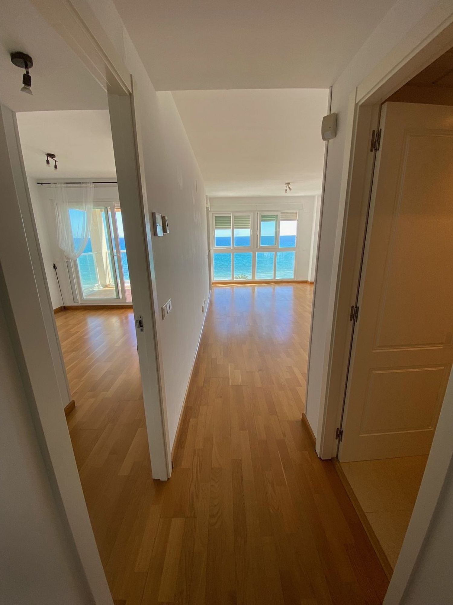 Apartamento para venda, em primeira linha de mar na rua Sorolla, em El Campello.