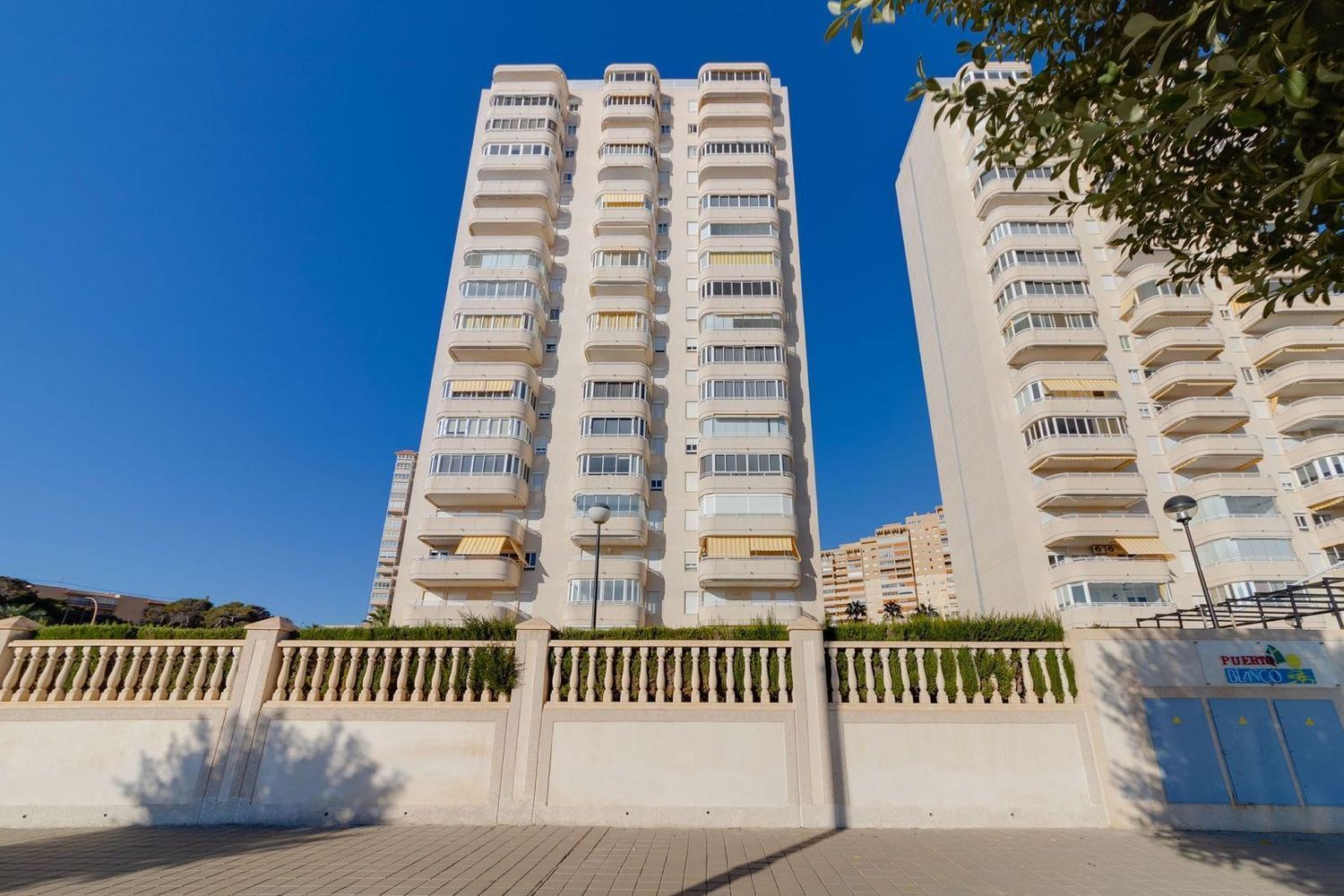 Apartment for sale, in first line of sea in Avenida Jaime I the conqueror, in El Campello.