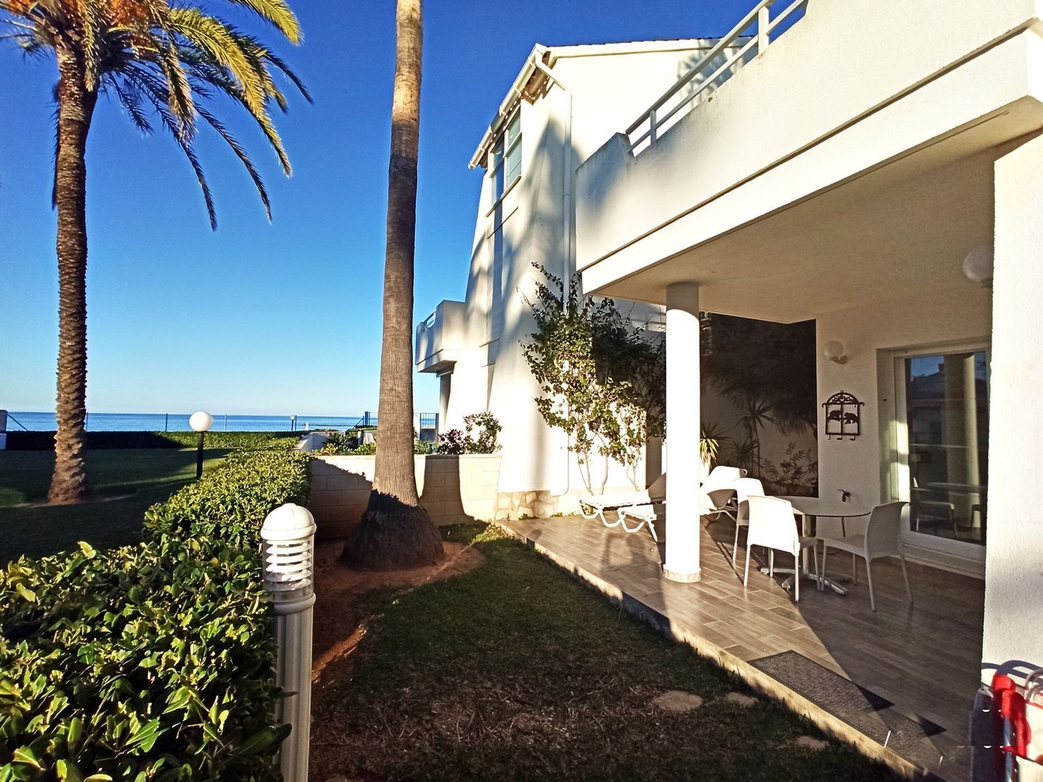 Xalet adossat en venda, a primera línia de mar a Devesses, a Dénia.