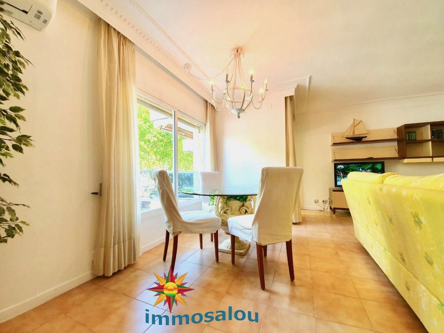 Apartment for sale, in first line of sea in Calle de Madrid, in Salou.