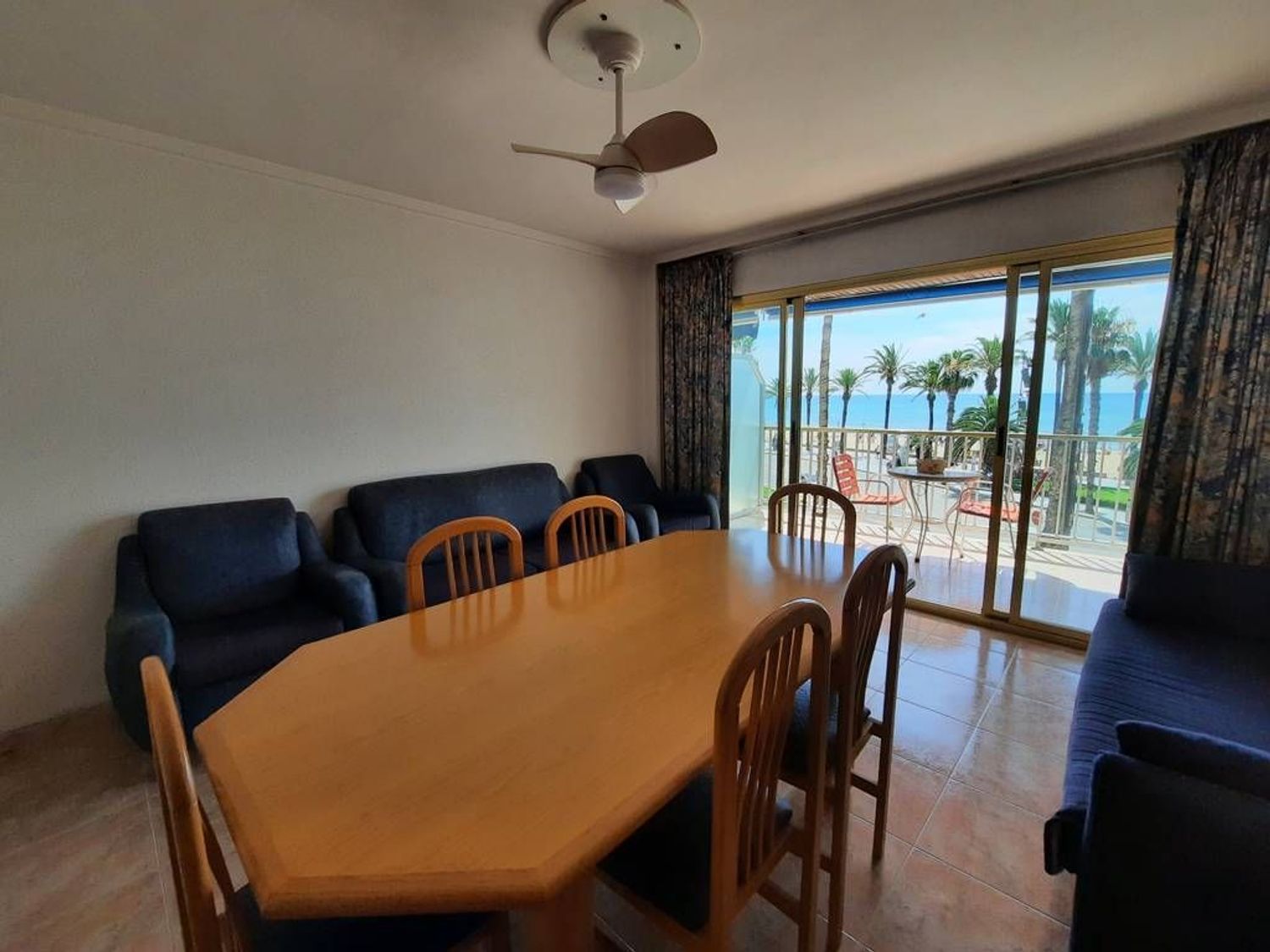 Apartment for sale, in first line of sea in Plaza de Venus, in Salou.