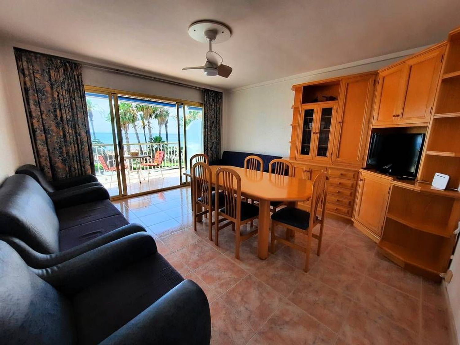 Apartment for sale, in first line of sea in Plaza de Venus, in Salou.