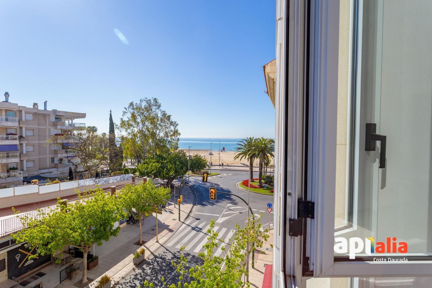 Apartamento à venda, em frente ao mar, na Rambla de Jaume, em Cambrils.