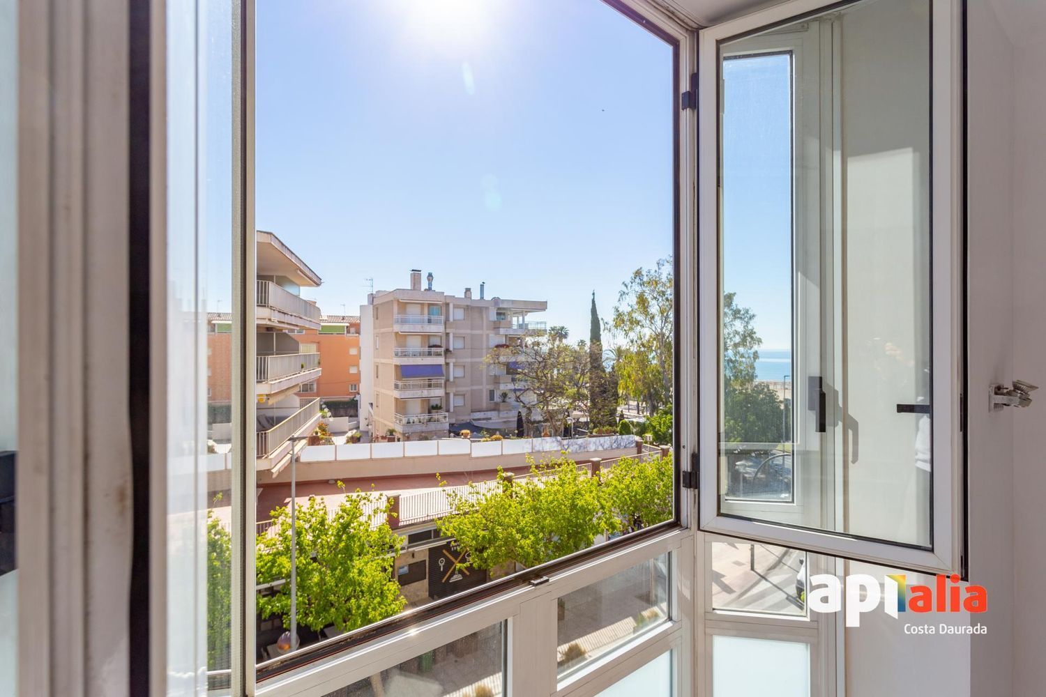 Apartamento à venda, em frente ao mar, na Rambla de Jaume, em Cambrils.