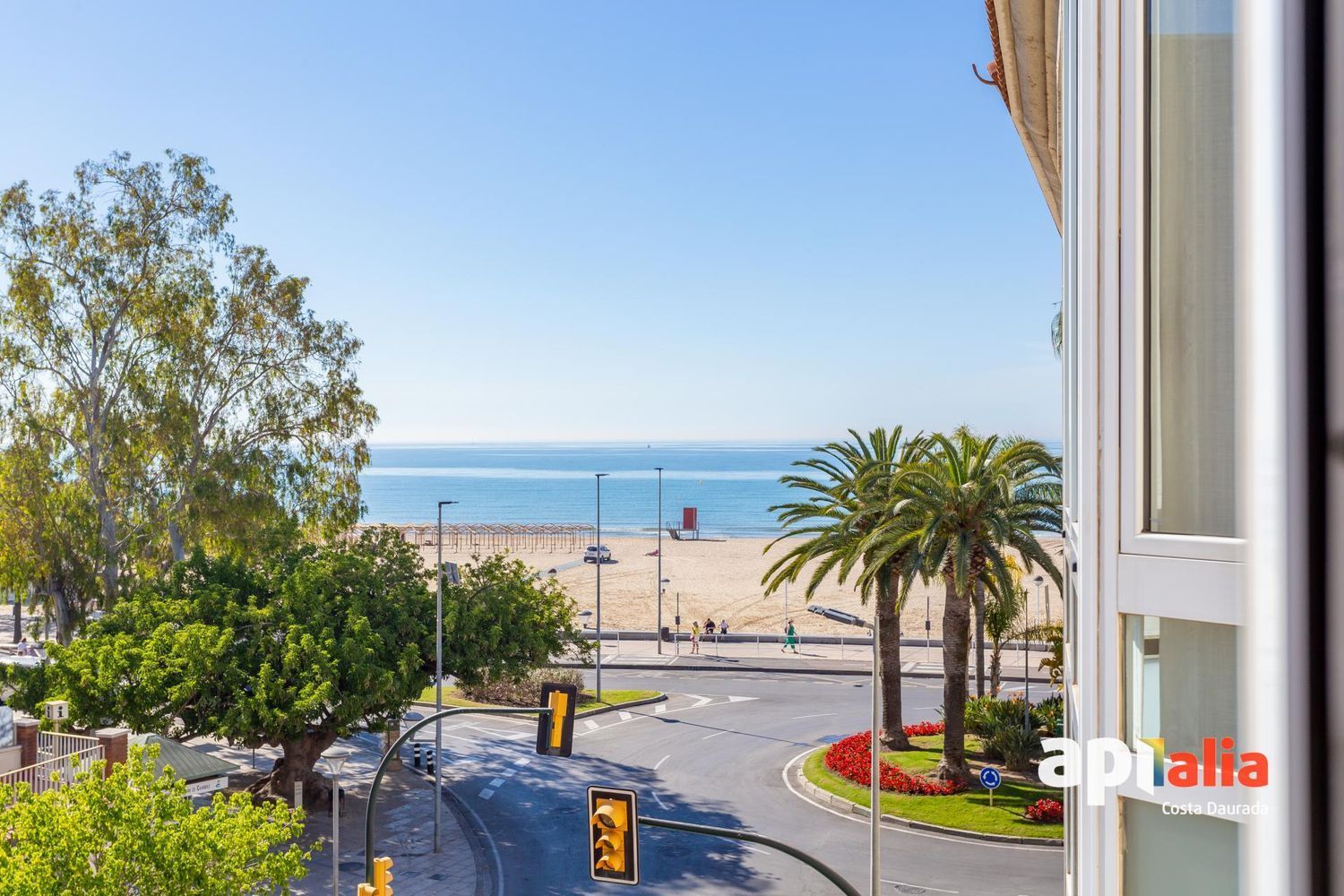 Apartment for sale, in first line of sea in Rambla de Jaume, in Cambrils.