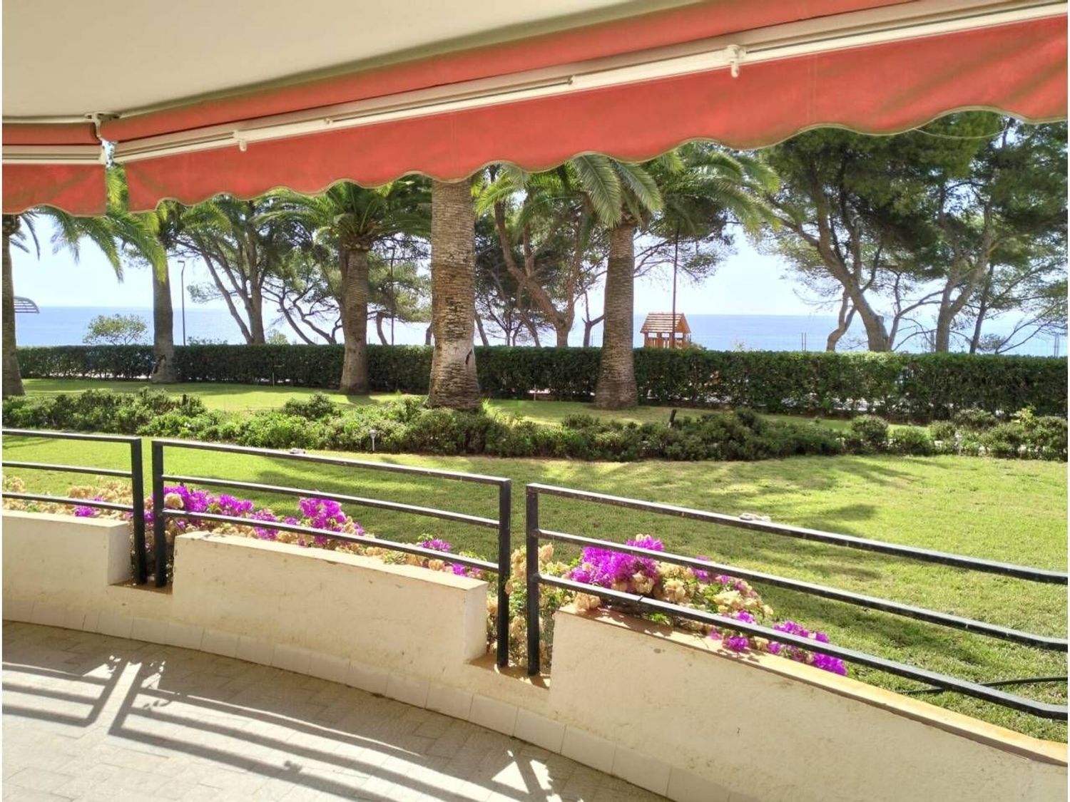 Apartment for sale, in first line of sea in Paseo del Mediterrani, in Mont-Roig del Camp