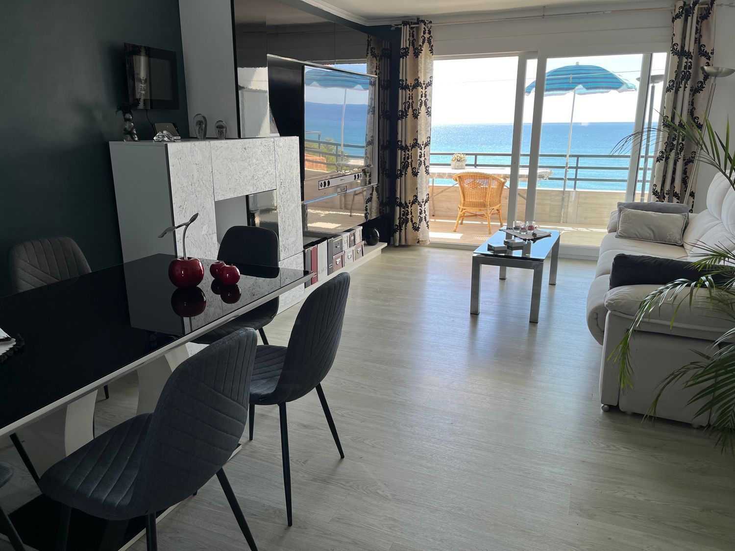 Apartamento para venda, em primeira linha de mar no Paseo maritimo, em Mont-Roig del Camp.