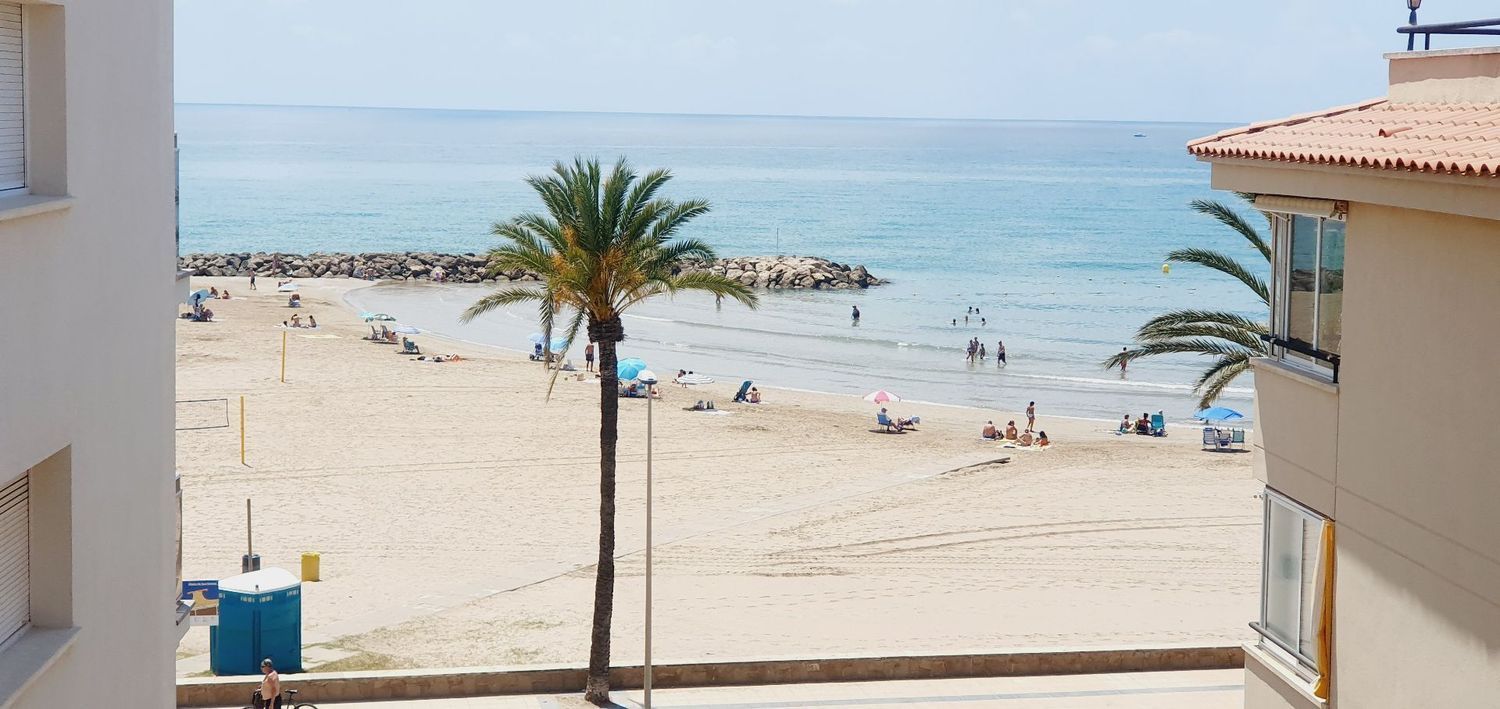 Pis en venda, a primera línia de mar a Can Nicolau, a Cunit.