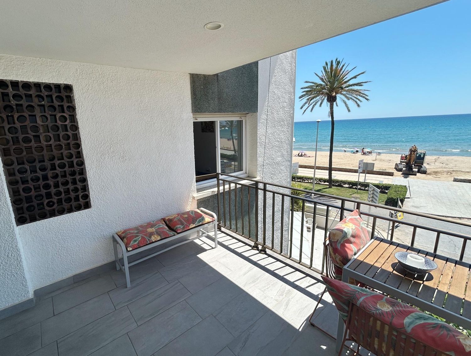 Apartment for sale, in first line of sea in Can Toni, in Cunit.