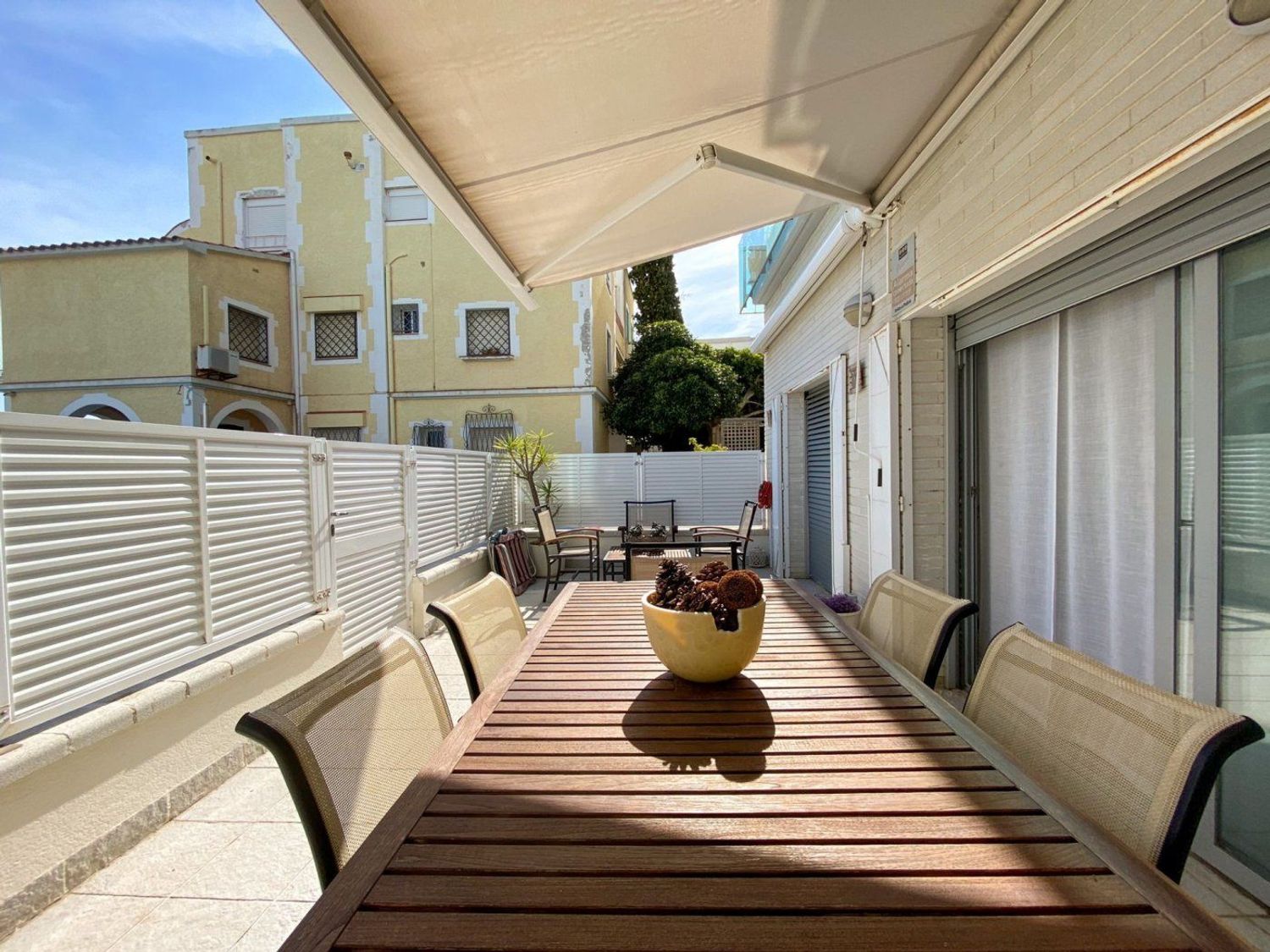 Apartamento à venda, em frente ao mar, na Plaza Pessebre, em El Vendrell.