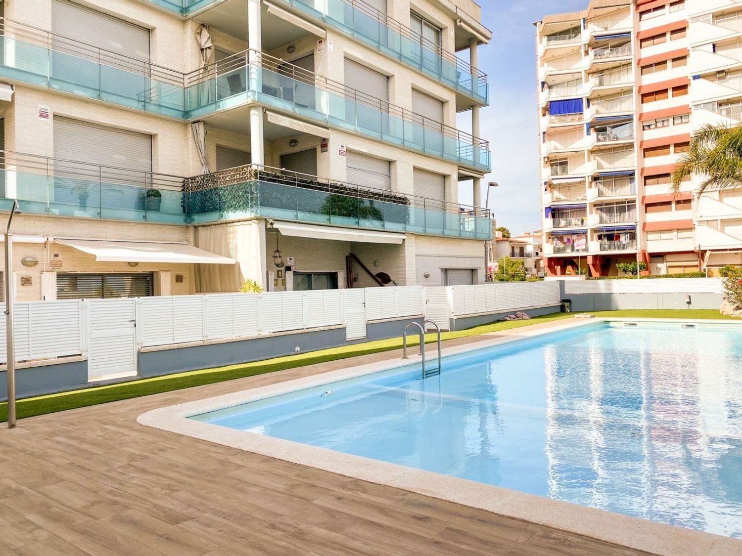 Apartment for sale, in first line of sea in Plaza Pessebre, in Vendrell.