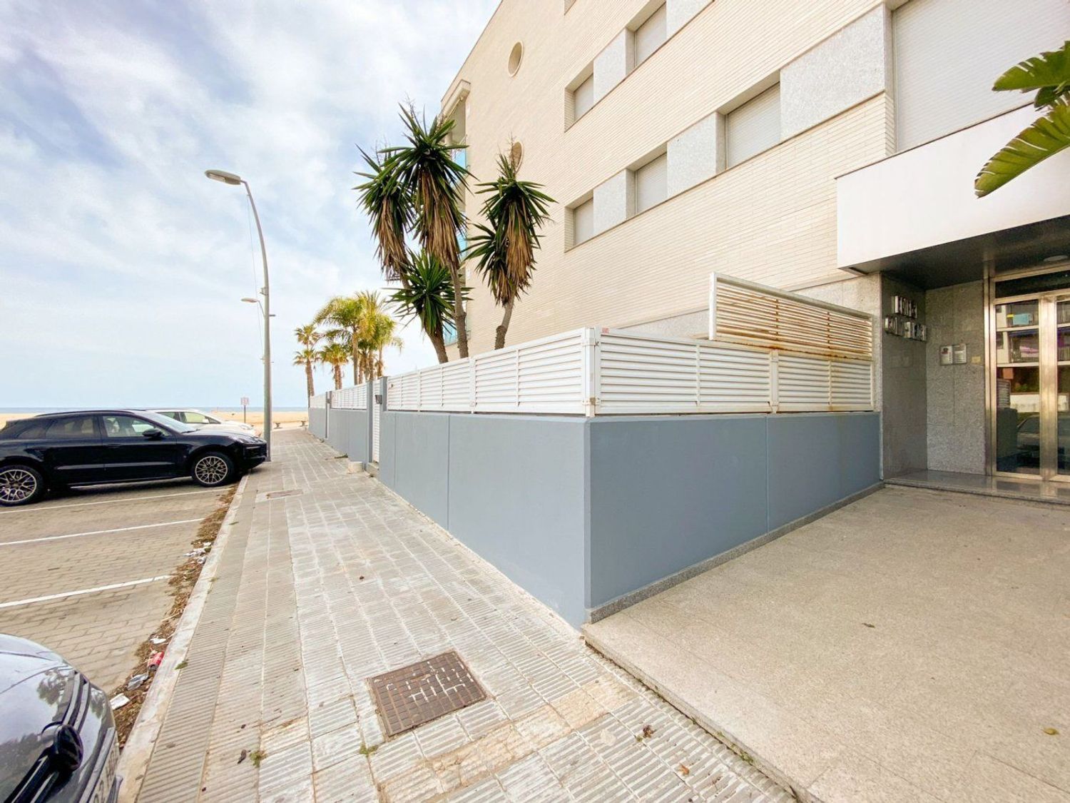 Apartment for sale, in first line of sea in Plaza Pessebre, in Vendrell.