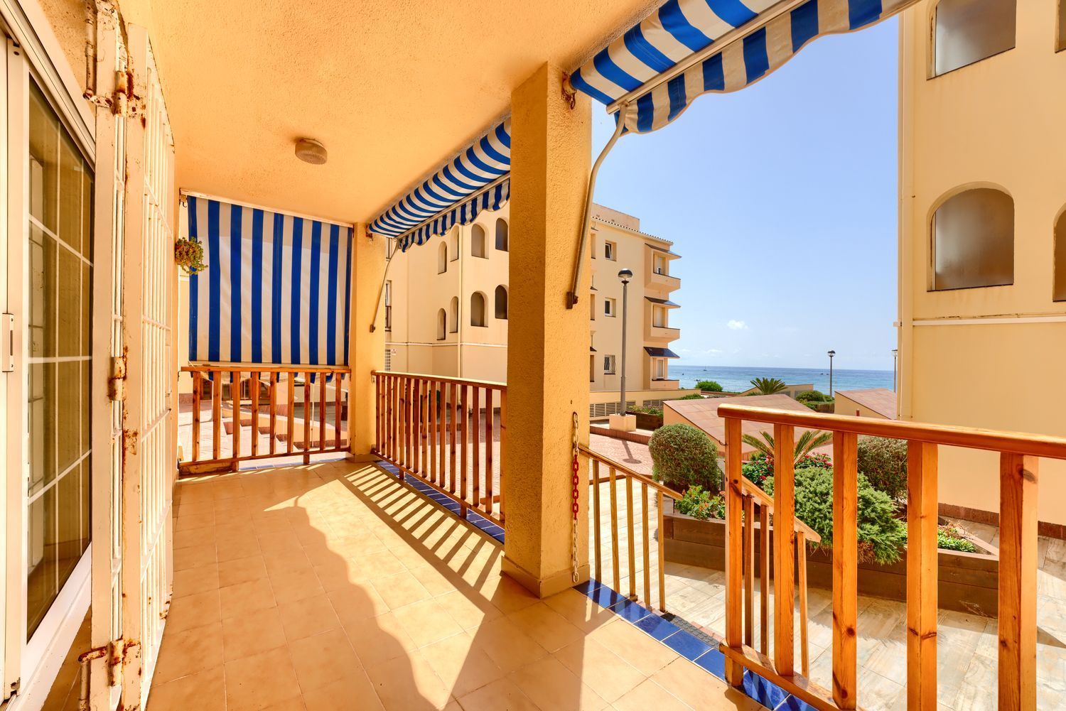 Apartment for sale, in first line of sea in Paseo de Masia Blanca, in El Vendrell.