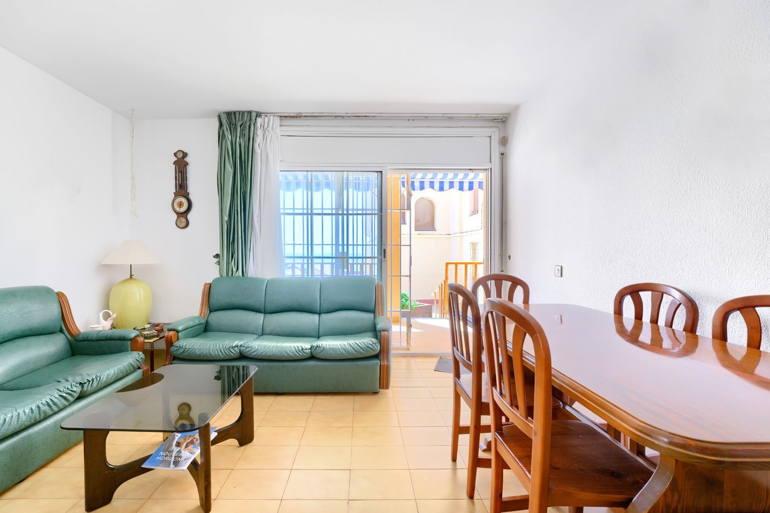 Apartment for sale, in first line of sea in Paseo de Masia Blanca, in El Vendrell.