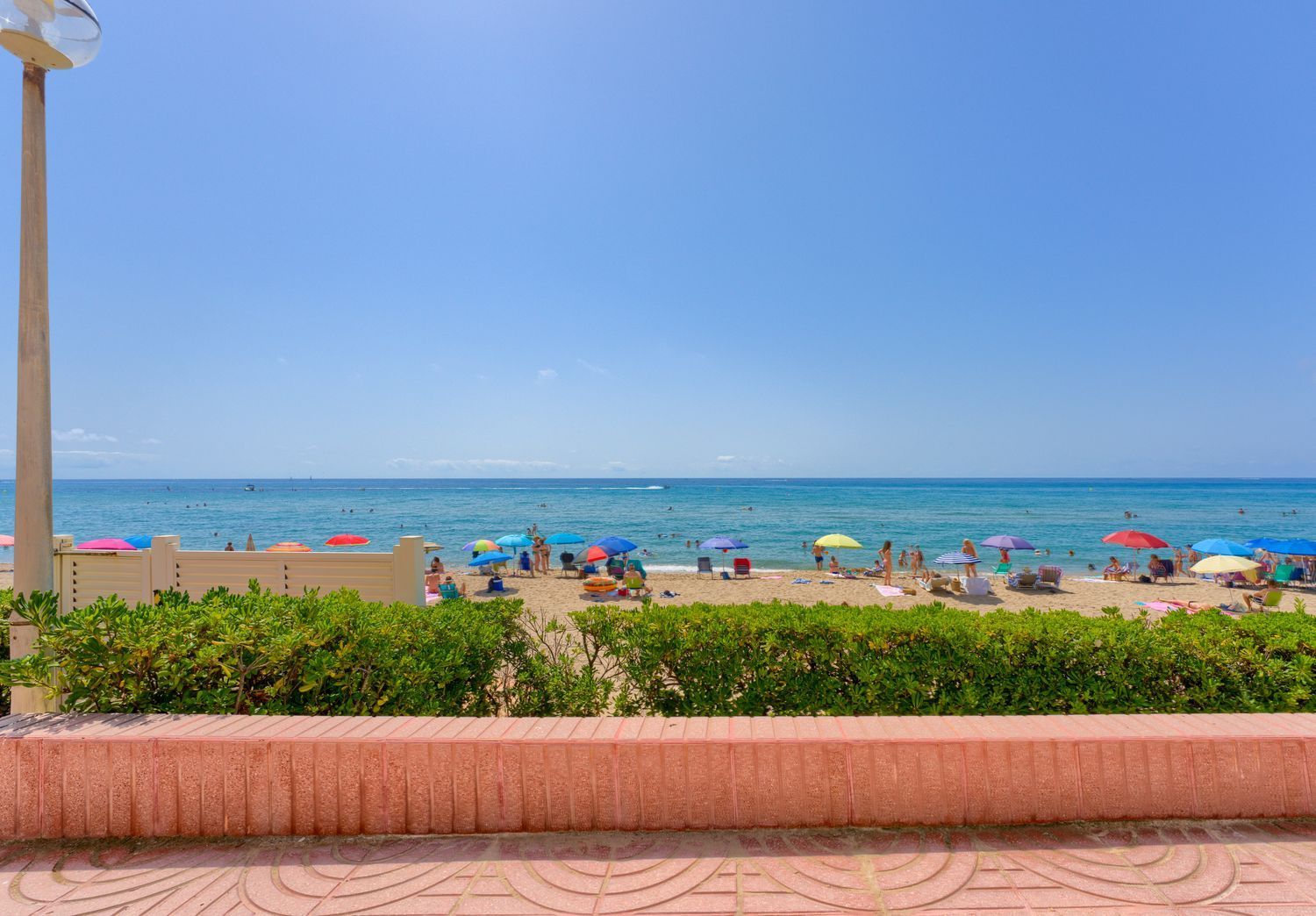 Apartment for sale, in first line of sea in Paseo de Masia Blanca, in El Vendrell.