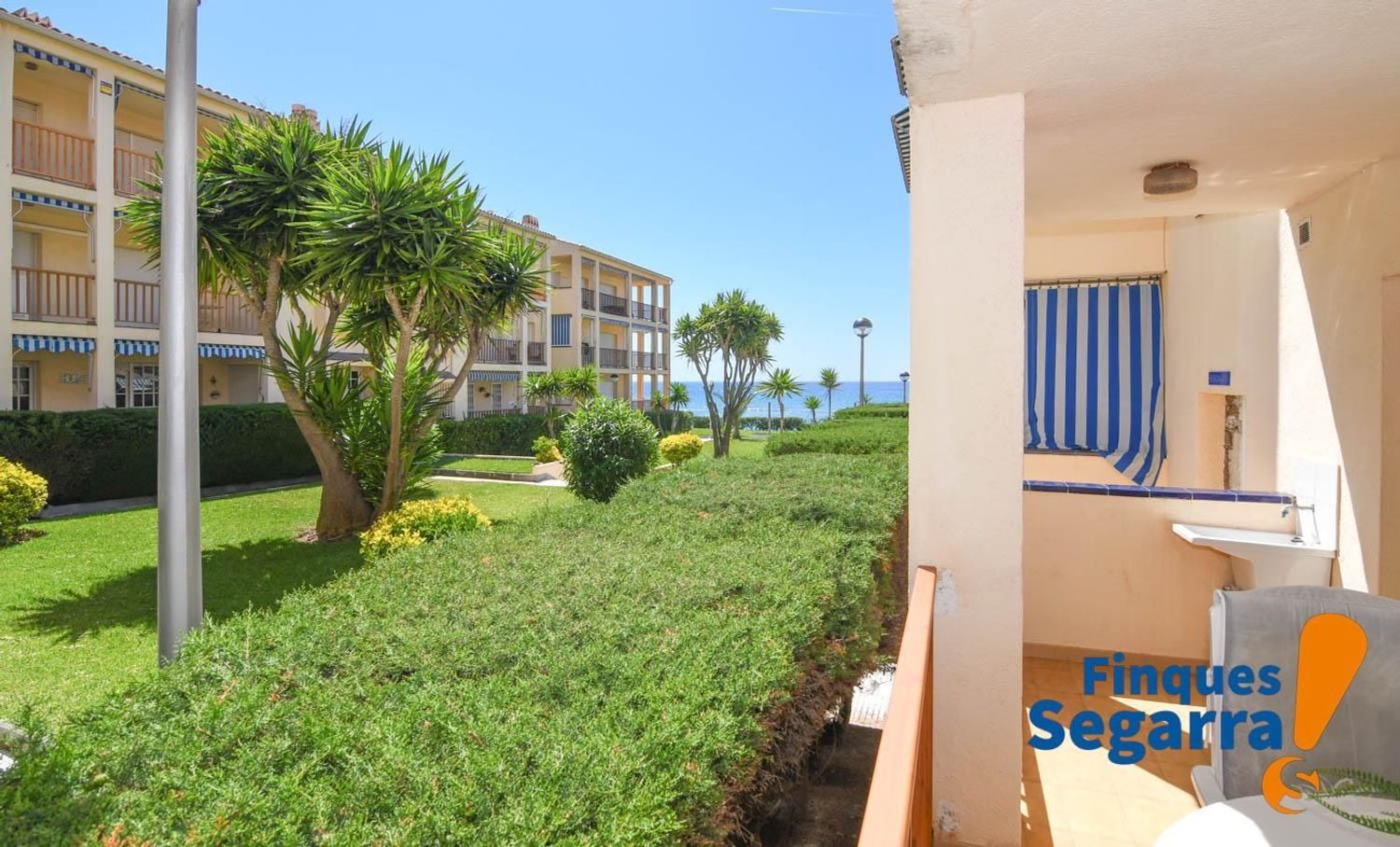 Apartment for sale, in first line of sea in Paseo Marítim de Masia Blanca, in El Vendrell.